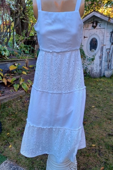 White,lacey sundress - Picture 2 of 7